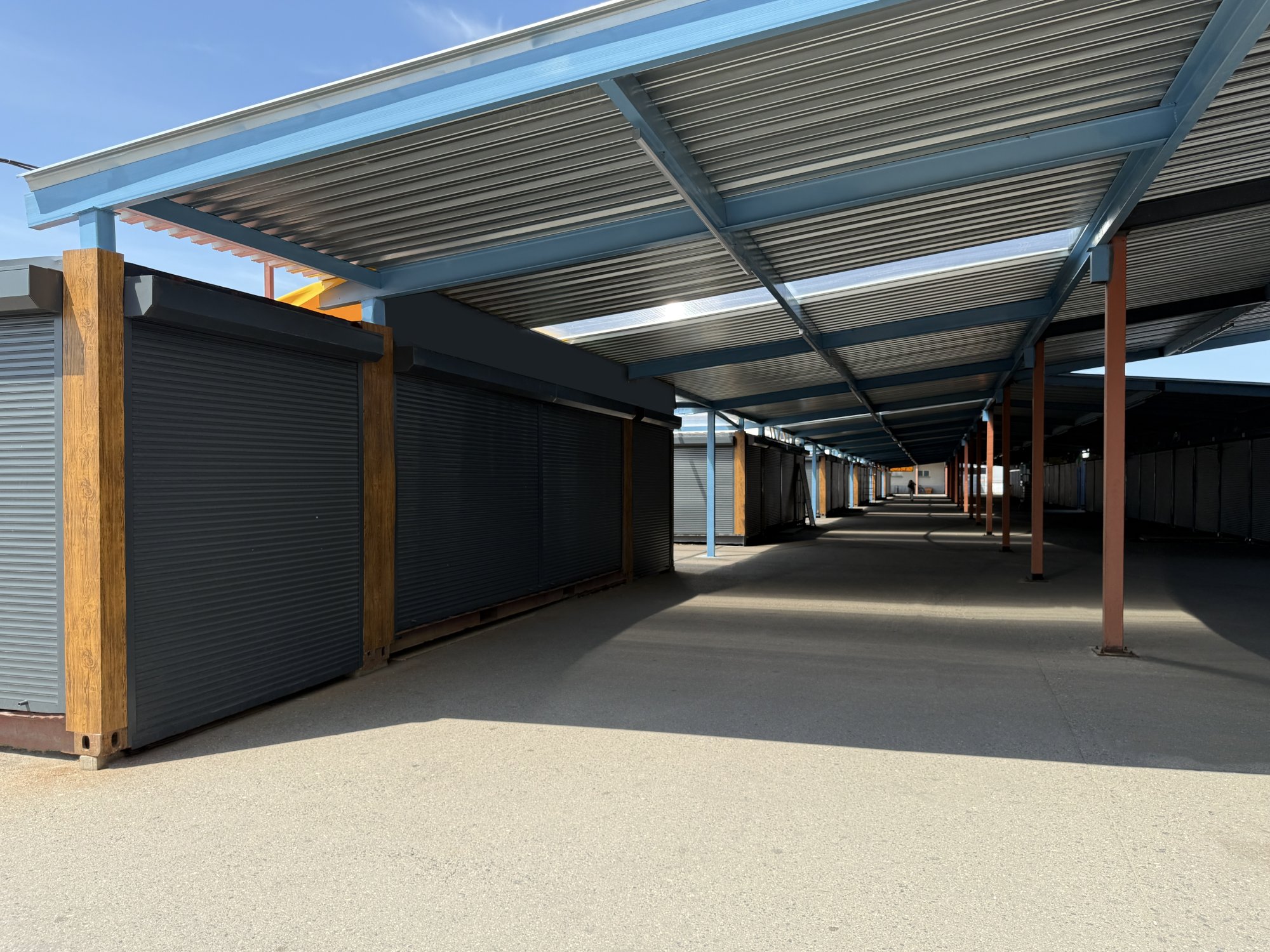 Аренда торговых мест на открытой площадке рынка «АКВАБЕЛ»